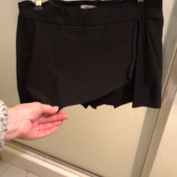Valia Black stretchy shorts.Ladies XL. Great condition. - Picture 5 of 5
